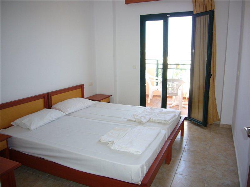 Pella Apartments Gouves Esterno foto